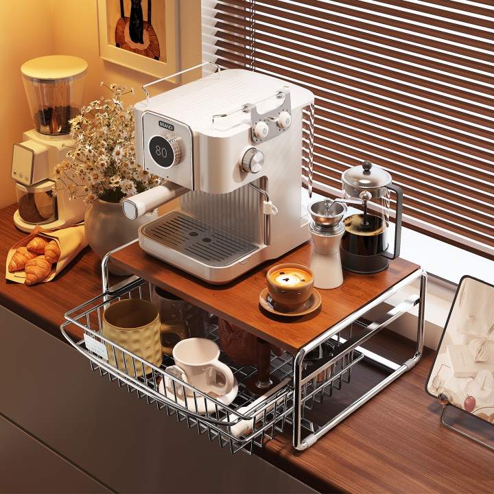 Was das Aufsatzregal für Kaffeemaschinen und Tassen mit ausziehbarem Korb zu einem Must-Have für die Kaffeestation macht